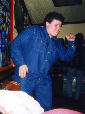 An Insomnia player laughing at a mudmeet